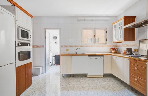 Las Palmas de Gran Canaria House | Vacation Home 'Casa Tila Frente Al Mar' with Sea View, Shared Terrace and Wi-Fi