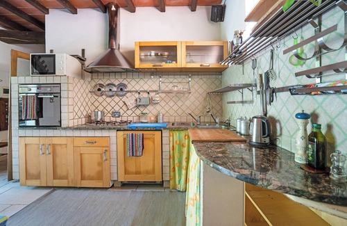 Mulazzo House | Vacation Home CasaMasa with Private Garden, Pool & Wi-Fi