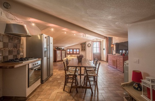 Torrenieri House | Vacation Home "Da Gianni" with Wi-Fi & A/C