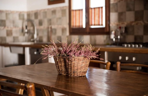 Torrenieri House | Vacation Home "Da Gianni" with Wi-Fi & A/C
