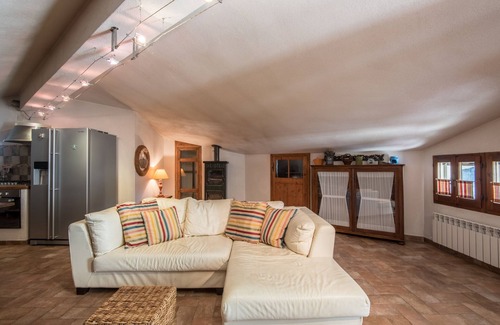 Torrenieri House | Vacation Home "Da Gianni" with Wi-Fi & A/C