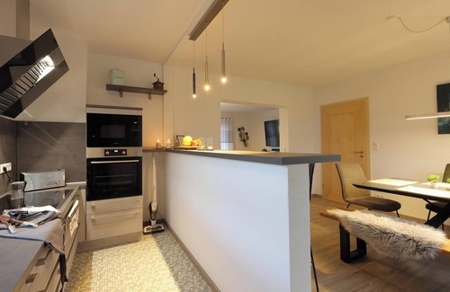 Mastershausen House | Vacation Home "Däschinger" with Wi-Fi, Balcony, Terrace & Garden