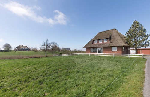 Hattstedtermarsch House | Vacation home Käptns Hus in Hattstedtermarsch for up to 8 people