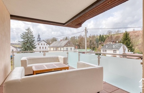 Heinsdorfergrund House | Vacation home with pool, garden, covered barbecue area and large dining table
