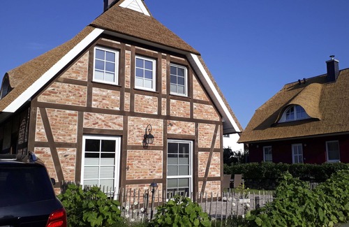 Monchgut-Granitz House | Vacation home in an idyllic location, with terrace and garden - Ferienhaus Min Hüsung
