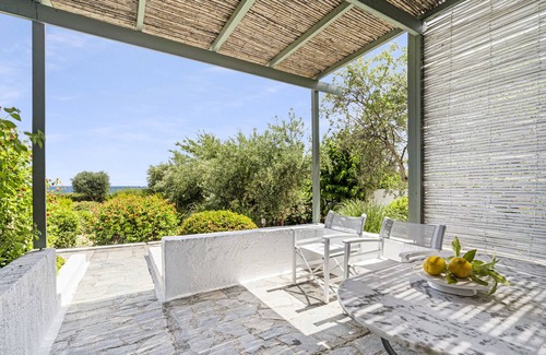 Gythio House | Vacation Home "Double Studio" near Beach with Private Terrace & Wi-Fi