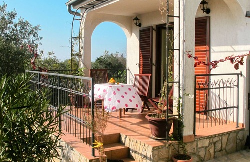 Peroj House | Vacation home Ema by Interhome
