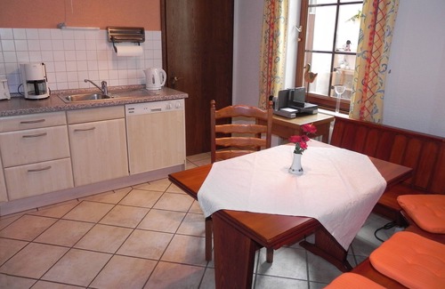 Neef House | Vacation home Erich Bremm, Moselle location for 1 -12 pers. all rooms with shower/WC.