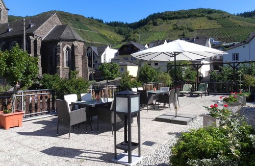 Neef House | Vacation home Erich Bremm, Moselle location for 1 -12 pers. all rooms with shower/WC.