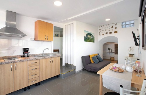 Buen Paso House | Vacation Home "Bisangel" with Sea View, Private Terrace & Wi-Fi