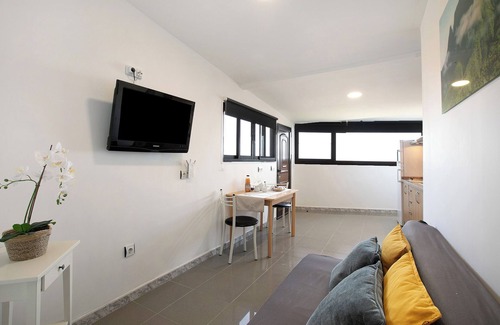 Buen Paso House | Vacation Home "Bisangel" with Sea View, Private Terrace & Wi-Fi