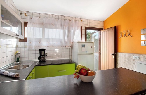 Playa del Ingles House | Vacation Home 'Haus Brigitte' with Shared Pool, Wi-Fi and Air Conditioning