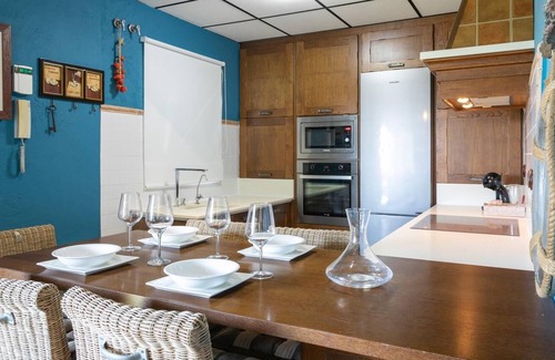 Alicante House | Vacation Home "Estrella De Mar" with Private Terrace, Shared Terrace & Wi-Fi