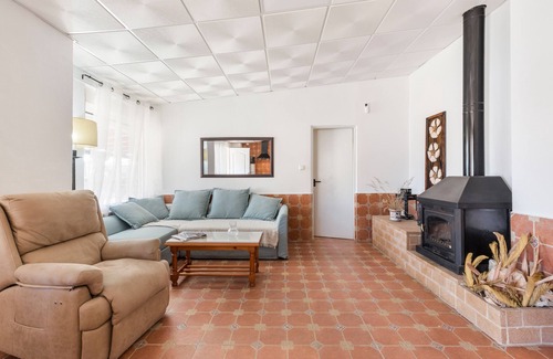 El Esparragal House | Vacation Home "Finca Malamadre" with Mountain View, Private Pool & Wi-Fi