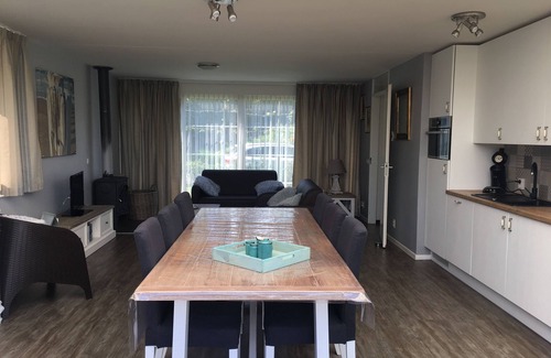 Hoofdplaat House | Vacation home for 2-4-6 people by pond/lake and next to the sea in Zeeland.