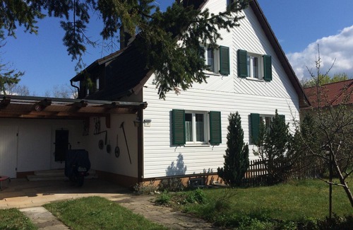 Furstenfeldbruck District House | Vacation home for up to 5 people in Schöngeising. Quiet location. Munich S-Bahn.