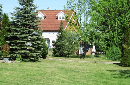 Crussow House | Vacation home for single occupancy for up to 12 people with large garden, close to the lake