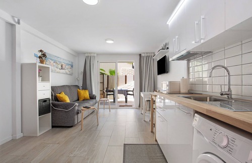 Parque Holandes Apartment | Vacation Home 'Gmar House Relax y Naturaleza' close to the Sea with Shared Pool & Wi-Fi