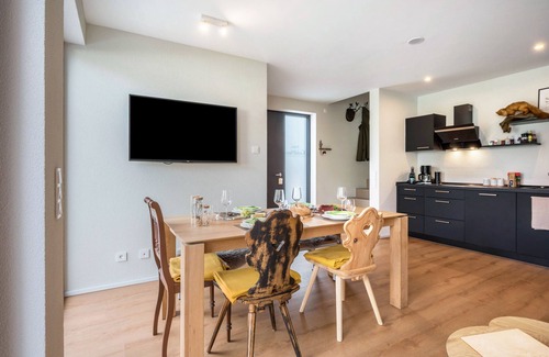 Weilheim House | Vacation Home "Gold Haus" with Private Terrace & Wi-Fi
