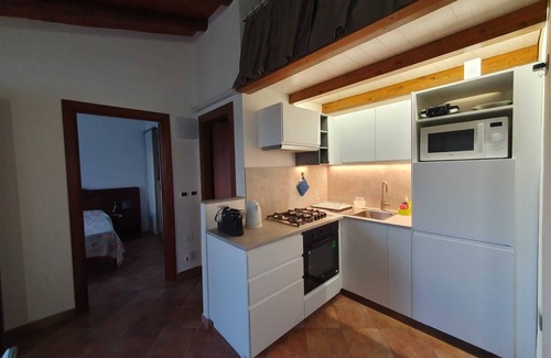 Torre di Bari House | Vacation Home "Guido Holiday" with Sea View, Private Terrace & Wi-Fi
