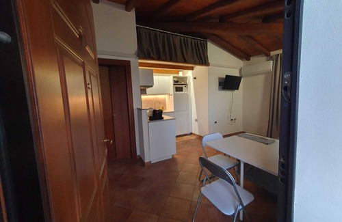 Torre di Bari House | Vacation Home "Guido Holiday" with Sea View, Private Terrace & Wi-Fi