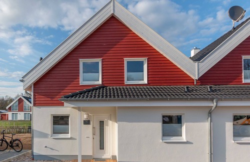 Nordhorn House | Vacation home Hanna - fireplace, sauna, whirlpool, wellness shower and terrace