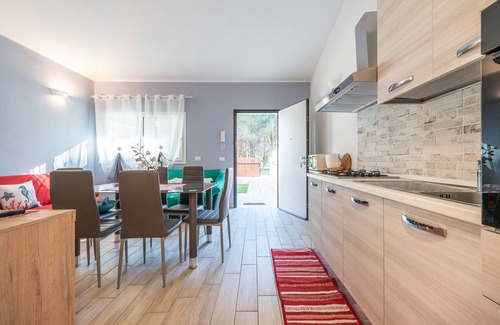 Geremeas House | Vacation Home 'Ibiscus Rosa 2" with Mountain View, Terrace & A/C