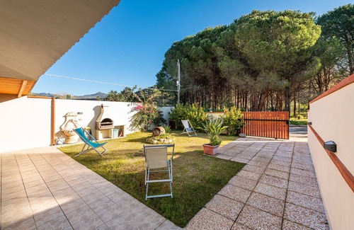 Geremeas House | Vacation Home 'Ibiscus Rosa 2" with Mountain View, Terrace & A/C