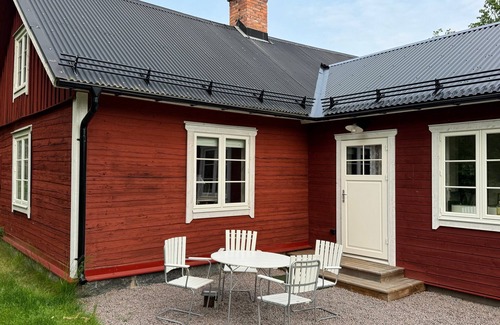 Morlunda House | Vacation home in a secluded location in Småland - Hus Hällemåla in the middle of the forest