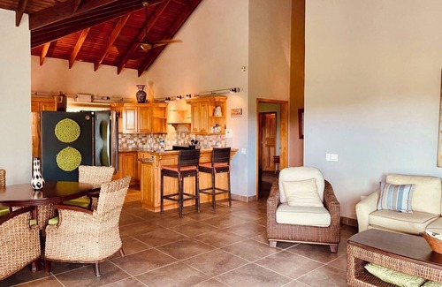 First Bight House | Vacation home in Roatan