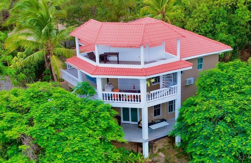 First Bight House | Vacation home in Roatan