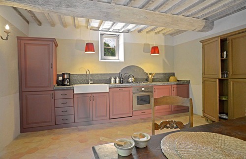 Castiglione d'Orcia House | Vacation Home in Vivo D'orcia with 3 bedrooms sleeps 5