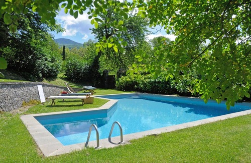 Castiglione d'Orcia House | Vacation Home in Vivo D'orcia with 3 bedrooms sleeps 5