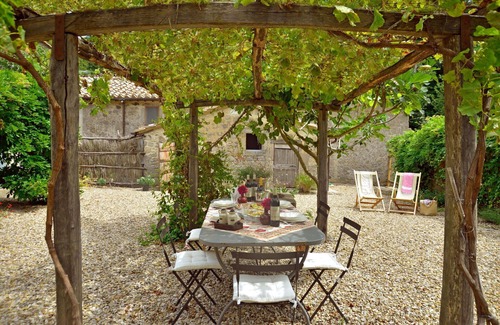 Castiglione d'Orcia House | Vacation Home in Vivo D'orcia with 3 bedrooms sleeps 5