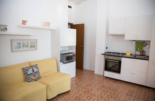 Mongiove Apartment | Vacation home in manor house 60 meters from the sea for couples or families