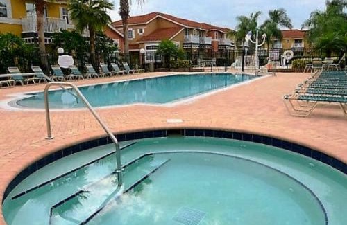 Lake Berkley House | Vacation Home in Orlando Florida Close to Disney