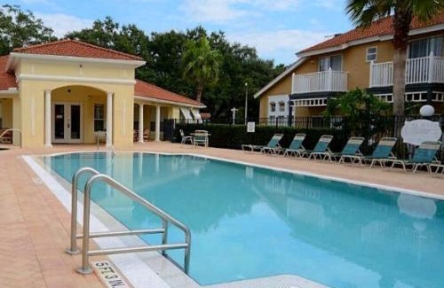 Lake Berkley House | Vacation Home in Orlando Florida Close to Disney