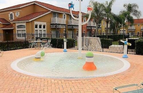 Lake Berkley House | Vacation Home in Orlando Florida Close to Disney