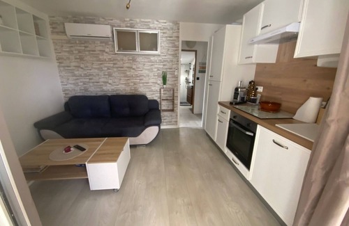 Vendres Villa | Vacation home in private residence with swimming pool 800m from the beach