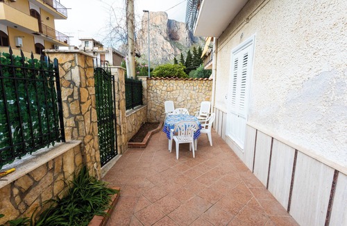 Sferracavallo House | Vacation home in Sferracavallo a few steps from the sea Ideal for families