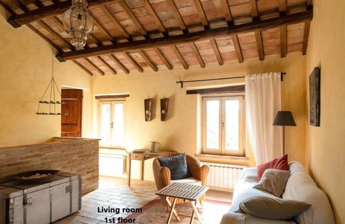 Corinaldo House | Vacation home in the Marche, up to 10 people, WLAN, TV, pool, air conditioning, close to the beach