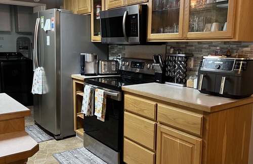 Altamont House | Vacation Home in Klamath Falls, 4 Bed, 2 Bath, 10 People Max. Pet Friendly