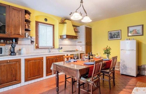 Monsummano Terme House | Vacation Home "Bella Toscana Relax - Lemon" with Mountain View, Shared Pool & Wi-Fi
