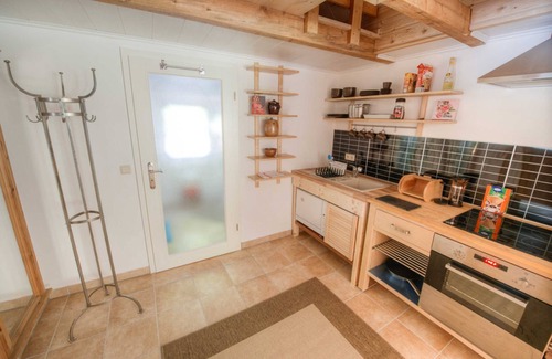 Oppach House | Vacation home Jägerhaus Oppach (secluded location with lake) - Private accommodation Oppach
