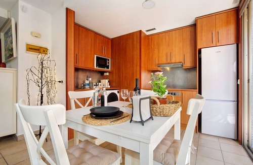 Esquinzo House | Vacation Home "Jose Esquinzo" with Shared Pool & Wi-Fi