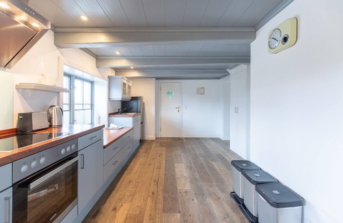 Porrendeich House | Vacation home Kate am See in Uelvesbüll for up to 6 people