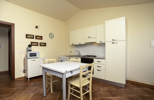 Mistretta House | Vacation Home "La Carretteria" with Private Terrace, Shared Garden & Wi-Fi