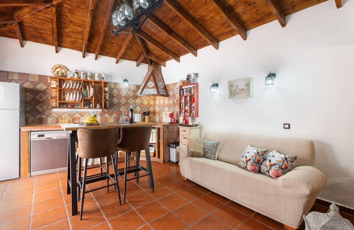 Taucho House | Vacation Home 'La Casita De Conchita' with Sea View, Wi-Fi and Air Conditioning