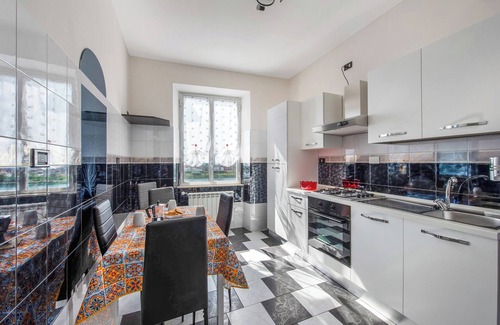 Pra' House | Vacation Home "Laura" with Sea View & Wi-Fi