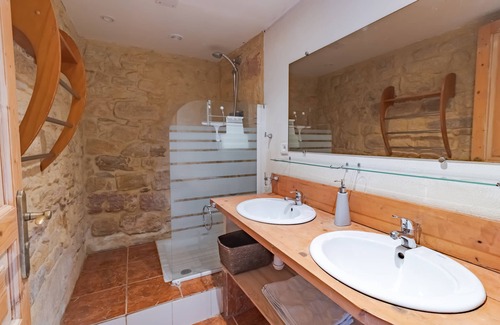 Sainte-Mondane House | Vacation Home "Le Bonheur Dans Notre Pré" with Private Heated Pool & Terrace & Wi-Fi